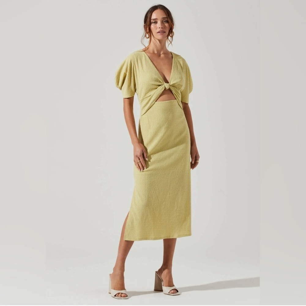 ASTR Normandie Cut Out Puff Sleeve Midi Dress in Celery